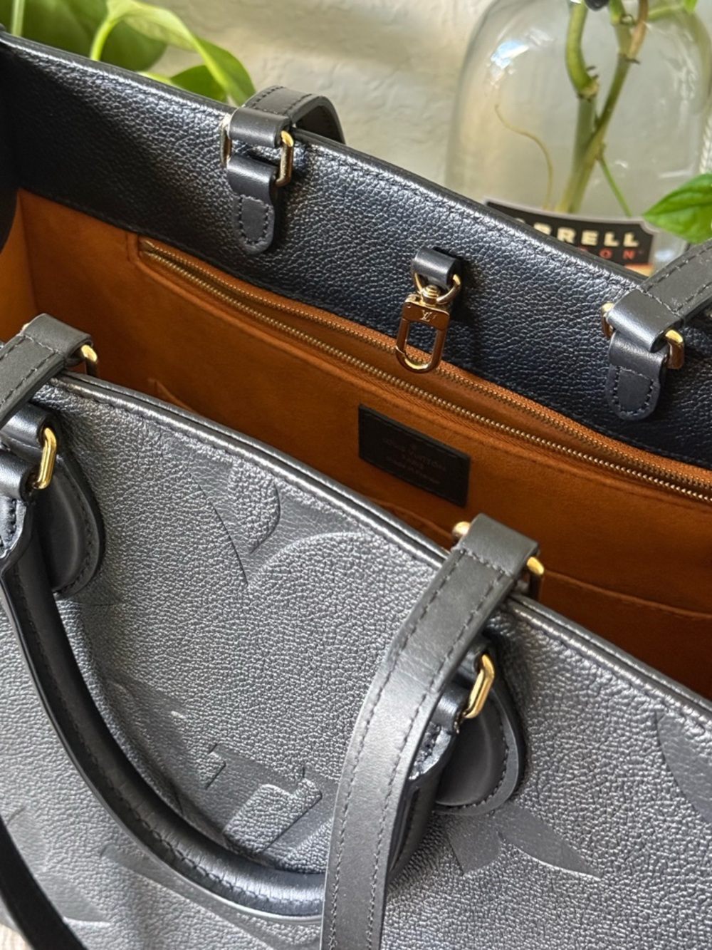 Louis Vuitton On The Go MM - Picture 11 of 12